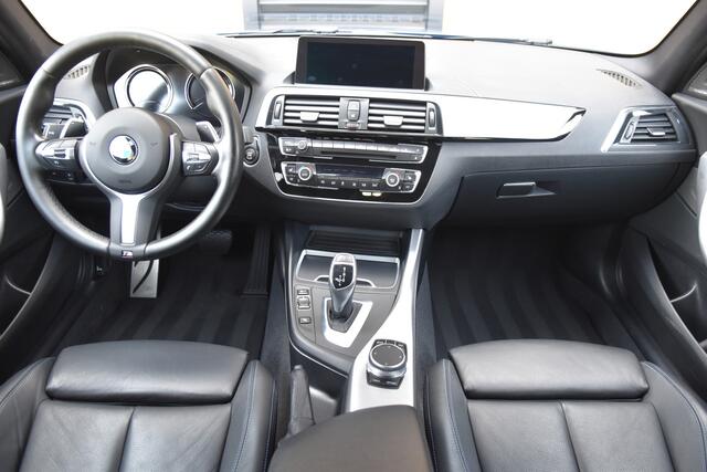 BMW 1-SERIE 120i Edition M Sport Shadow * Glazen schuifdak - Harman / Kardon * LED * Privecyglass *