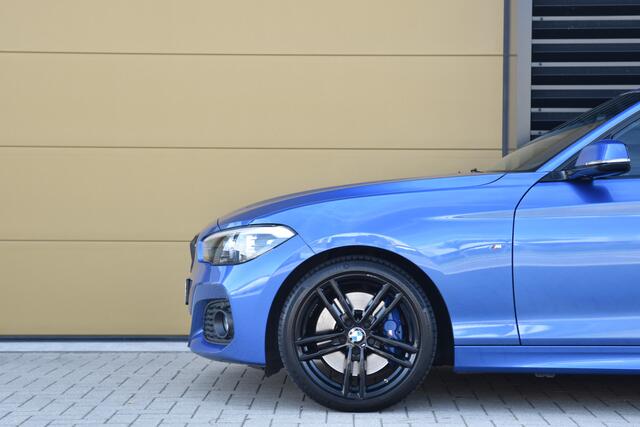BMW 1-SERIE 120i Edition M Sport Shadow * Glazen schuifdak - Harman / Kardon * LED * Privecyglass *