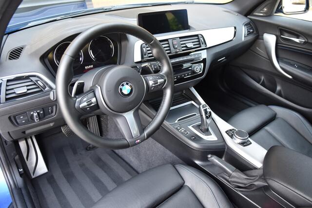 BMW 1-SERIE 120i Edition M Sport Shadow * Glazen schuifdak - Harman / Kardon * LED * Privecyglass *
