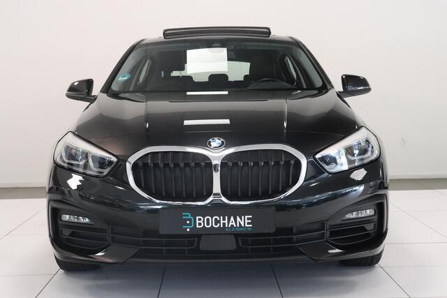 BMW 1-SERIE 118i High Executive Edition | Panoramadak | Camera | AppleCarplay AndroidAuto | Leder | Stoelverwarming |