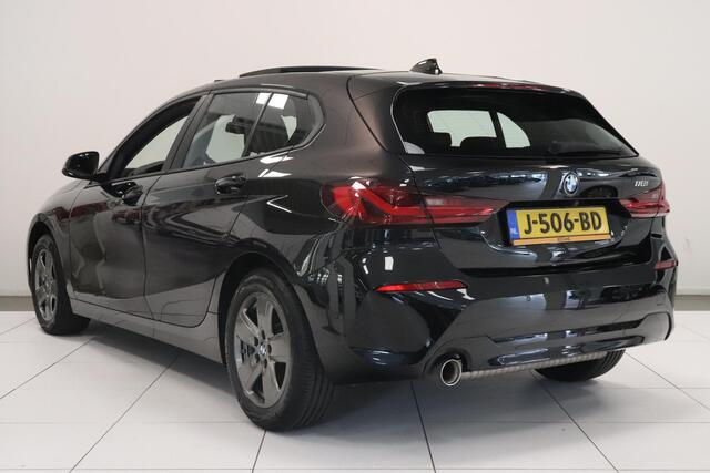 BMW 1-SERIE 118i High Executive Edition | Panoramadak | Camera | AppleCarplay AndroidAuto | Leder | Stoelverwarming |