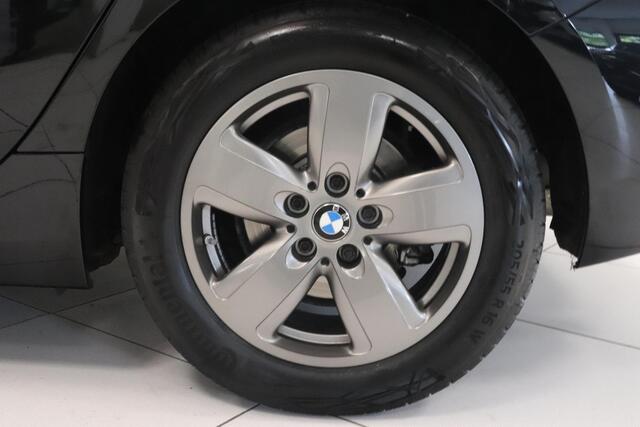 BMW 1-SERIE 118i High Executive Edition | Panoramadak | Camera | AppleCarplay AndroidAuto | Leder | Stoelverwarming |