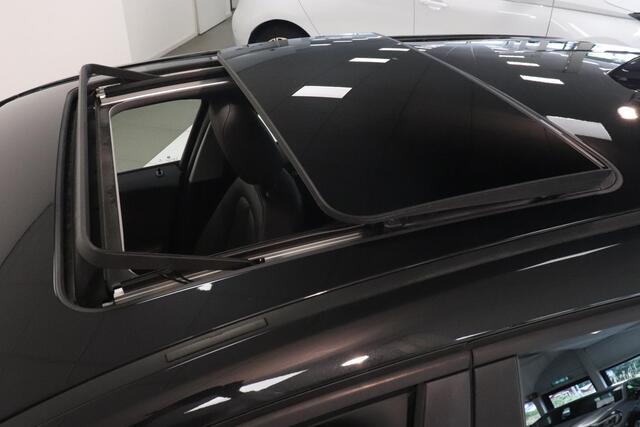 BMW 1-SERIE 118i High Executive Edition | Panoramadak | Camera | AppleCarplay AndroidAuto | Leder | Stoelverwarming |