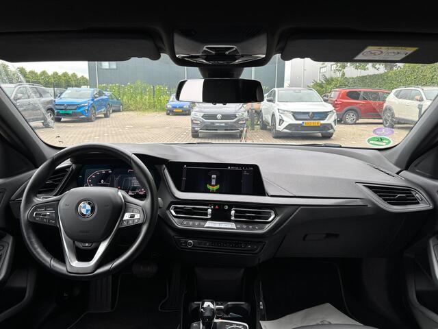 BMW 1-SERIE 118i Business Edition | Sportstoelen | Stuurwiel verwarmd |