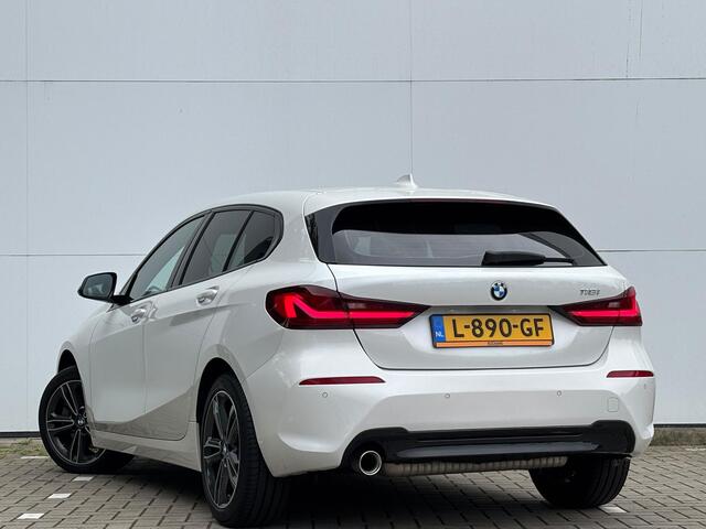 BMW 1-SERIE 118i Business Edition | Sportstoelen | Stuurwiel verwarmd |