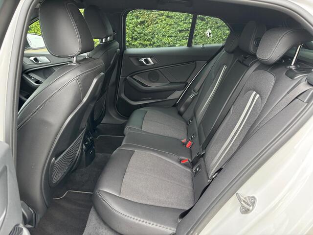 BMW 1-SERIE 118i Business Edition | Sportstoelen | Stuurwiel verwarmd |
