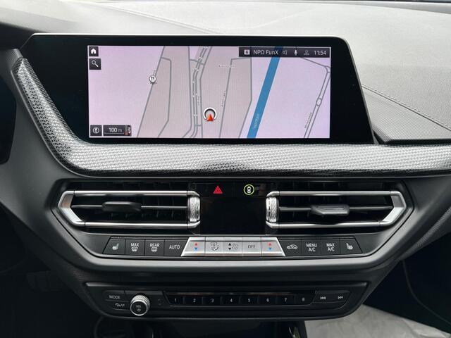 BMW 1-SERIE 118i Business Edition | Sportstoelen | Stuurwiel verwarmd |
