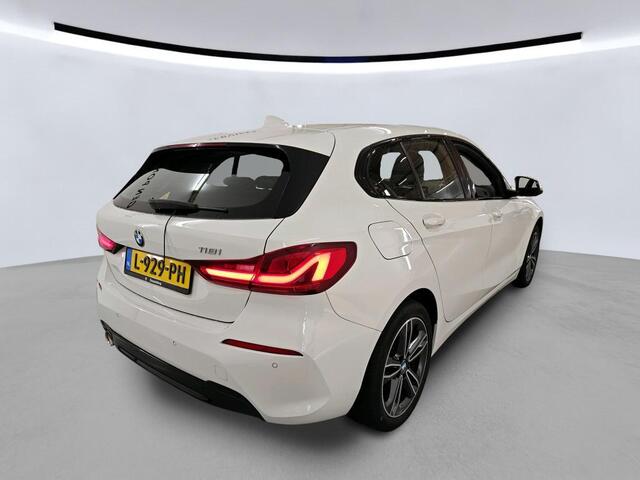 BMW 1-SERIE 118i Business Edition NL-AUTO | NAVI | STUUR EN STOEL VERWARMING
