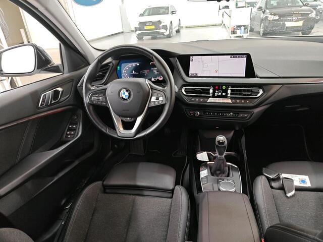 BMW 1-SERIE 118i Business Edition NL-AUTO | NAVI | STUUR EN STOEL VERWARMING
