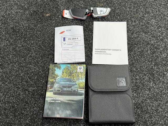 BMW 1-SERIE 120d Sport Line Edition M-Pakket | Automaat | Trekhaak | Camera