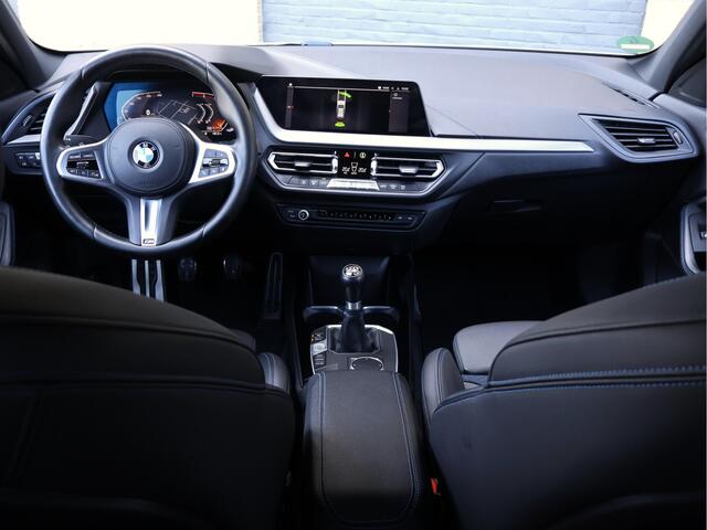 BMW 1-SERIE 118i High Executive M Sport Live Cockpit Pro | Org. NL | Handbak | PDC | Cruise