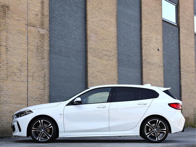BMW 1-SERIE 118i High Executive M Sport Live Cockpit Pro | Org. NL | Handbak | PDC | Cruise