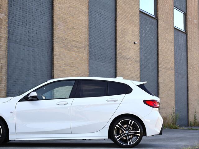 BMW 1-SERIE 118i High Executive M Sport Live Cockpit Pro | Org. NL | Handbak | PDC | Cruise