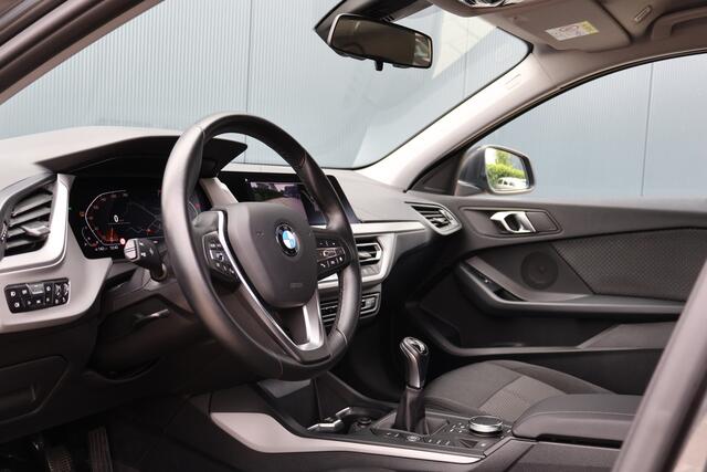 BMW 1-SERIE 118i Business Edition | Origineel NL | Camera | Apple Carplay / Android Auto