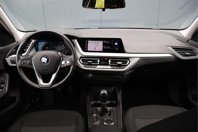 BMW 1-SERIE 118i Business Edition | Origineel NL | Camera | Apple Carplay / Android Auto