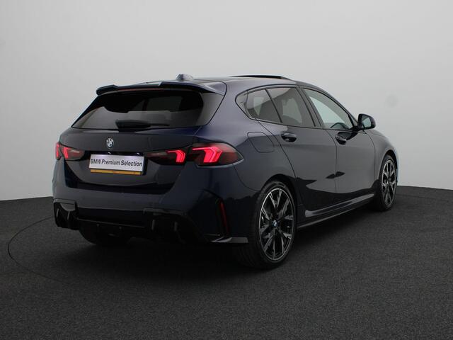BMW 1-SERIE 120 M Sport Design Edition | M Sportpakket Pro | Stuurwielrand Verwarmd | Panoramadak | Elektrisch Verstelbare Sportstoelen | Harman Kardon | 19''