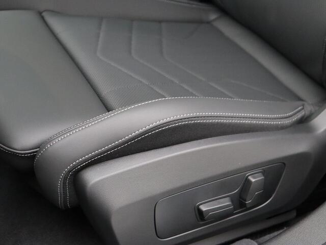 BMW 1-SERIE 120 M Sport Design Edition | M Sportpakket Pro | Stuurwielrand Verwarmd | Panoramadak | Elektrisch Verstelbare Sportstoelen | Harman Kardon | 19''