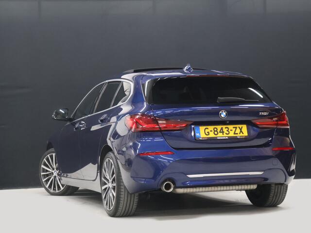 BMW 1-SERIE 118i M Sport [SCHUIFKANTELDAK, APPLE CARPLAY, ANDROID, ADAPTIVE CRUISE, STOELVERWARMING, SFEERVERLICHTING, CAMERA, PDC V+A, NAVIGATIE, BLUETOOTH, NIEUWSTAAT]