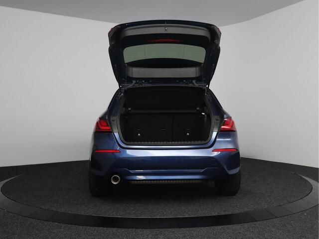 BMW 1-SERIE 118i Executive Edition Automaat | LED | 19"velgen