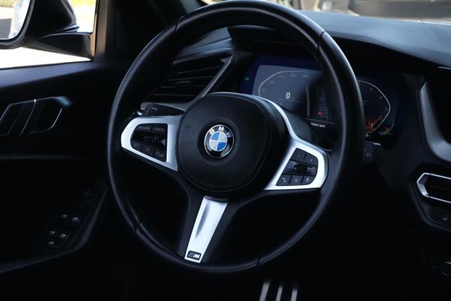 BMW 1-SERIE 118i Executive Edition M-Sport 136pk Panoramadak/Navigatie/Stoelverwarming