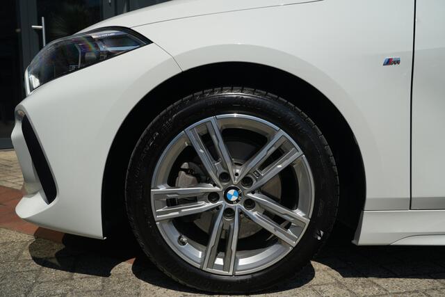 BMW 1-SERIE 118i Executive Edition M-Sport 136pk Panoramadak/Navigatie/Stoelverwarming
