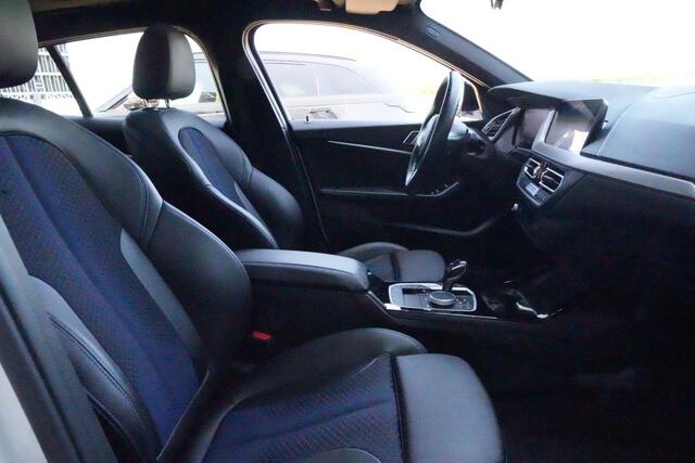 BMW 1-SERIE 118i Executive Edition M-Sport 136pk Panoramadak/Navigatie/Stoelverwarming