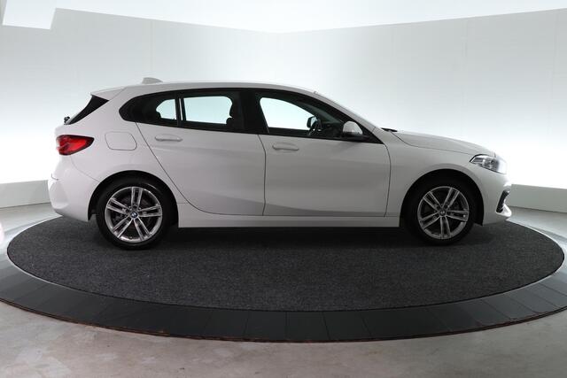 BMW 1-SERIE 116i Executive Edition | CARPLAY | CLIMA | NAVI |