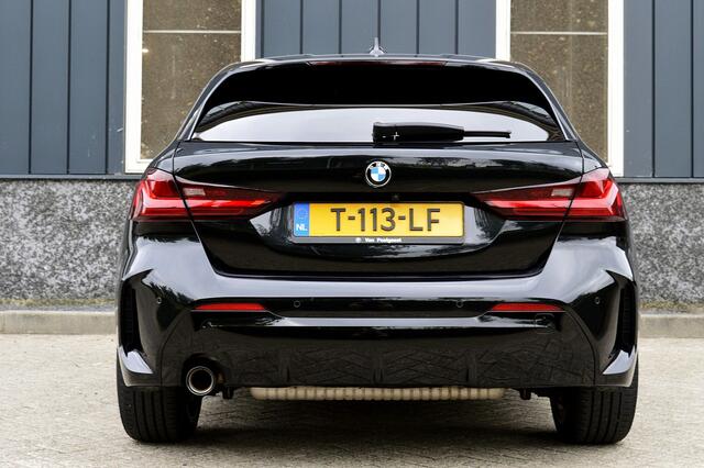 BMW 1-SERIE 118i M-Sport Rijklaarprijs-Garantie Panorama dak Sport Interieur Led Camera Live cockpit pro