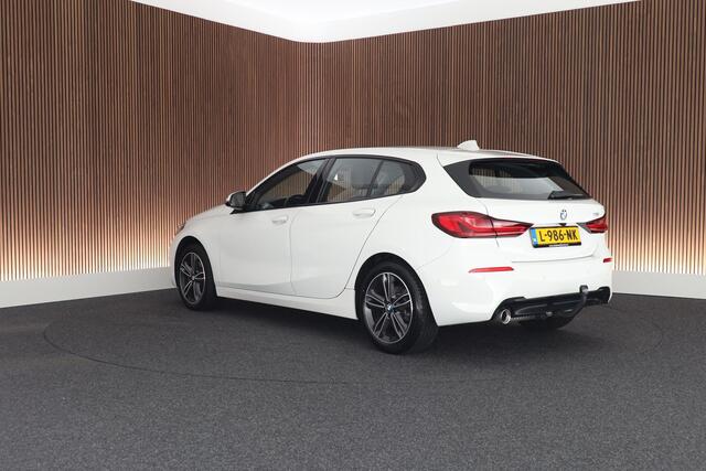 BMW 1-SERIE 118i 136pk Business Edition Plus Trekhaak Camera Leder Navigatie Stoelverwarming