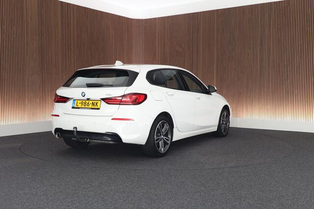 BMW 1-SERIE 118i 136pk Business Edition Plus Trekhaak Camera Leder Navigatie Stoelverwarming