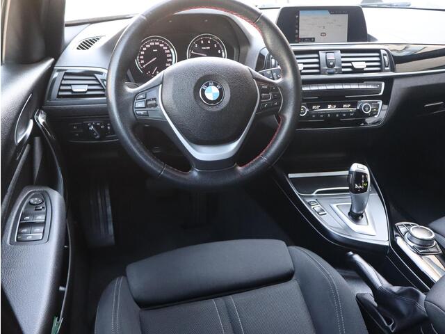 BMW 1-SERIE Executive 118i 136pk AUTOMAAT | NAVI | 18 INCH LM-VELGEN | CLIMA | LED |