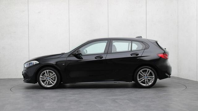 BMW 1-SERIE 120i Executive M-Sport | Live Cockpit Professional | Stoelverwarming | Apple Carplay