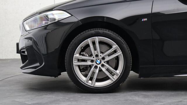 BMW 1-SERIE 120i Executive M-Sport | Live Cockpit Professional | Stoelverwarming | Apple Carplay