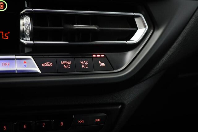 BMW 1-SERIE 116i M-Sport High Executive | STOELVERWARMING | DAB | APPLE | CAMERA | 18"
