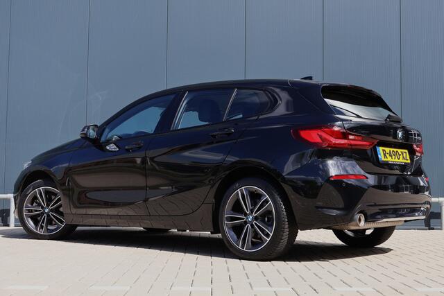 BMW 1-SERIE 116i Sportline Automaat | Sportstoelen | Half Leer | Live Cockpit Professional | Adaptive Cruise | Sfeerverlichting | Parkeersensoren | Carplay | Groot Navi