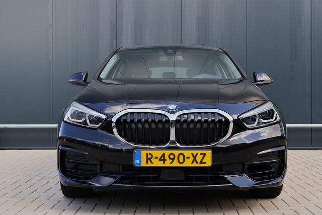 BMW 1-SERIE 116i Sportline Automaat | Sportstoelen | Half Leer | Live Cockpit Professional | Adaptive Cruise | Sfeerverlichting | Parkeersensoren | Carplay | Groot Navi