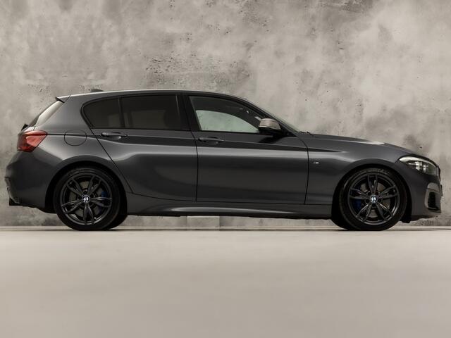 BMW 1-SERIE M140i M Sport High Executive 340Pk Automaat (6 CILINDER, M PAKKET, HARMAN/KARDON, ALCANTARA, CAMERA, SPORTSTOELEN, M SPORTREMMEN, NAVIGATIE, STOELVERWARMING, GETINT GLAS, NIEUWSTAAT)