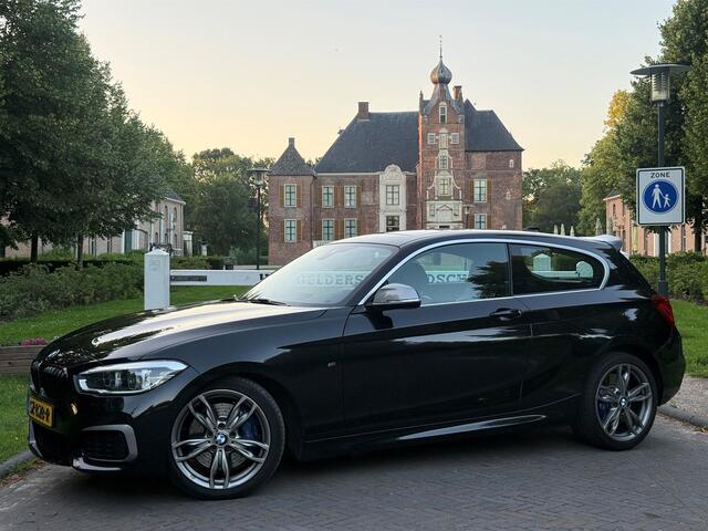 BMW 1-SERIE M140i High Exec/Pano/Stuurverw/Carplay/Harman kardon/M-permormance demper