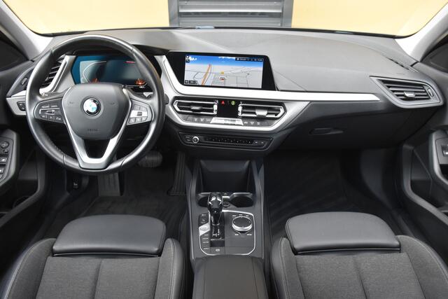 BMW 1-SERIE 118i Executive Edition * BMW Live Cockpit * Sportstoelen * Sportstuurwiel *