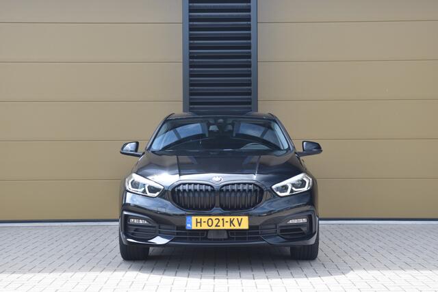 BMW 1-SERIE 118i Executive Edition * BMW Live Cockpit * Sportstoelen * Sportstuurwiel *