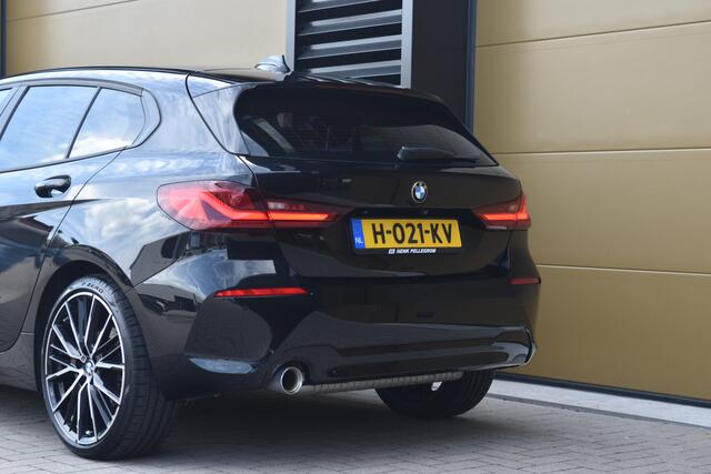 BMW 1-SERIE 118i Executive Edition * BMW Live Cockpit * Sportstoelen * Sportstuurwiel *