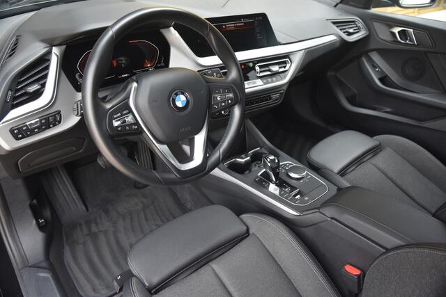 BMW 1-SERIE 118i Executive Edition * BMW Live Cockpit * Sportstoelen * Sportstuurwiel *