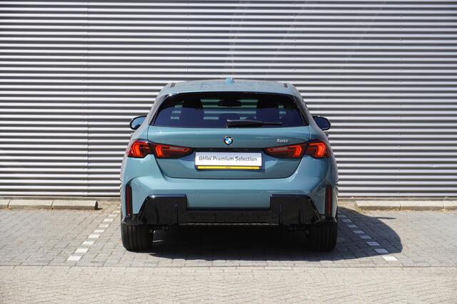 BMW 1-SERIE 120 | M Sport Design | Extra getint glas | Harman Kardon HiFi Sound system | Stuurwielrand verwarmd | 18 inch LM M Y-spaak