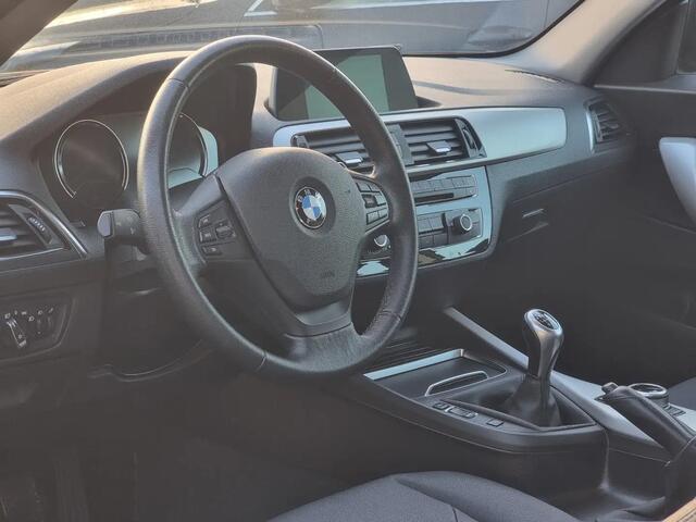 BMW 1-SERIE 118i Executive | Leder | Cruise control | Parkeersensoren |