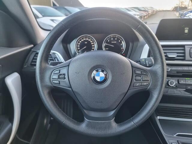 BMW 1-SERIE 118i Executive | Leder | Cruise control | Parkeersensoren |