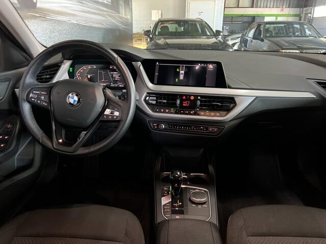 BMW 1-SERIE 118I BUSINESSEDITION / Automaat / 42323 km / Carplay / Digitaal Display