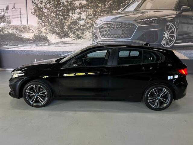 BMW 1-SERIE 118I BUSINESSEDITION / Automaat / 42323 km / Carplay / Digitaal Display