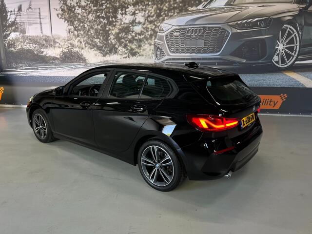 BMW 1-SERIE 118I BUSINESSEDITION / Automaat / 42323 km / Carplay / Digitaal Display