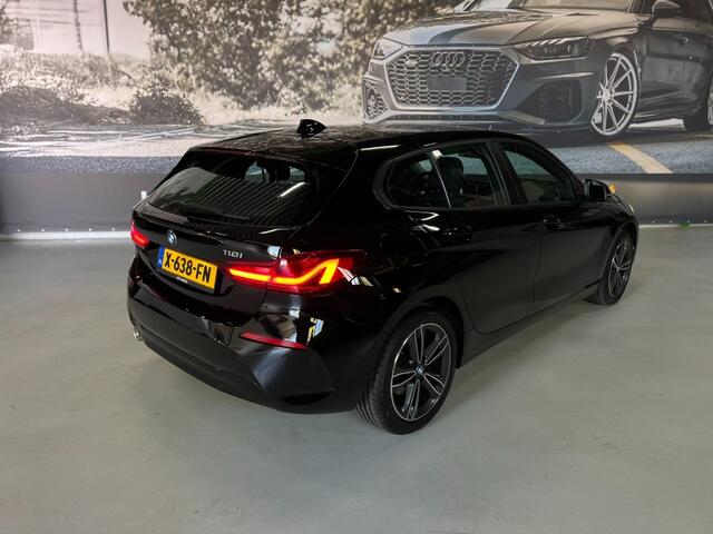 BMW 1-SERIE 118I BUSINESSEDITION / Automaat / 42323 km / Carplay / Digitaal Display