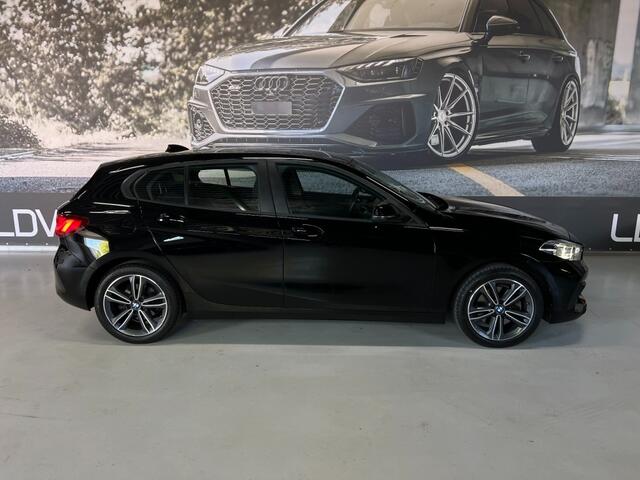 BMW 1-SERIE 118I BUSINESSEDITION / Automaat / 42323 km / Carplay / Digitaal Display